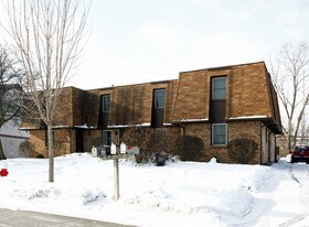 5833-5839 Ryewyck Dr Apartments