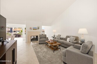 2379 Leeward Cir in Westlake Village, CA - Building Photo - Building Photo