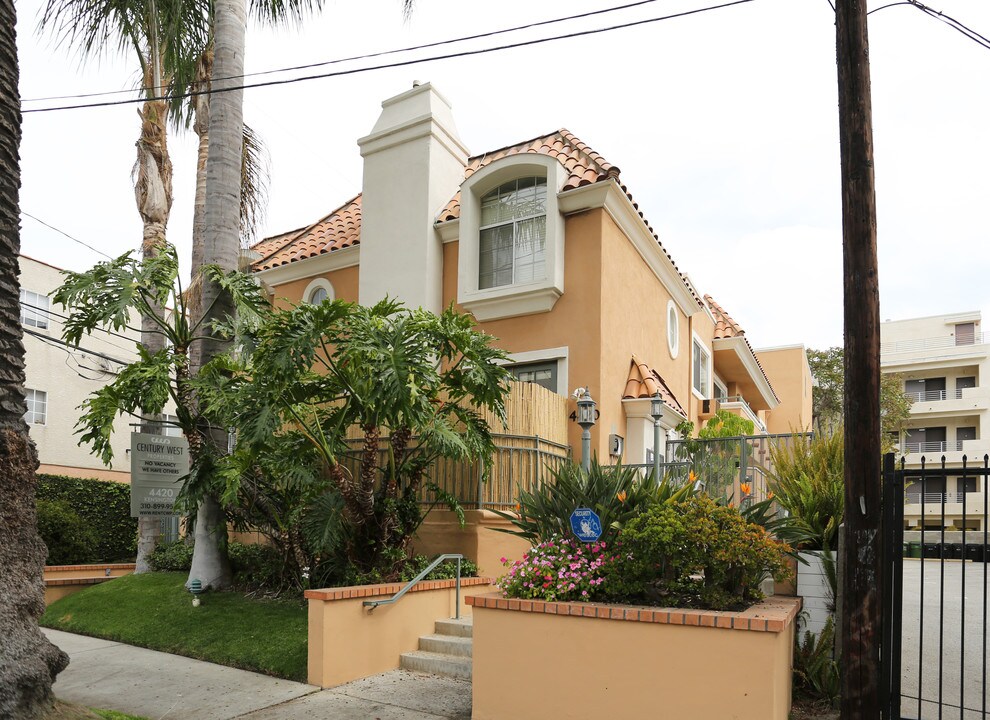 4420 Kensington Road in Los Angeles, CA - Foto de edificio