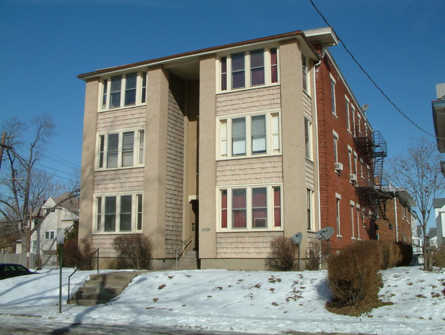 2000 Maple Ave in Cincinnati, OH - Building Photo - Building Photo