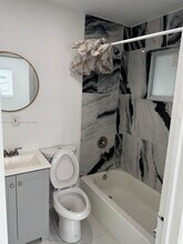 10190 W Guava St in Miami, FL - Building Photo - Building Photo