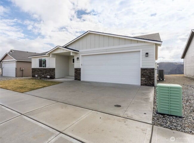 258 Emma Dr in Wenatchee, WA - Building Photo - Building Photo