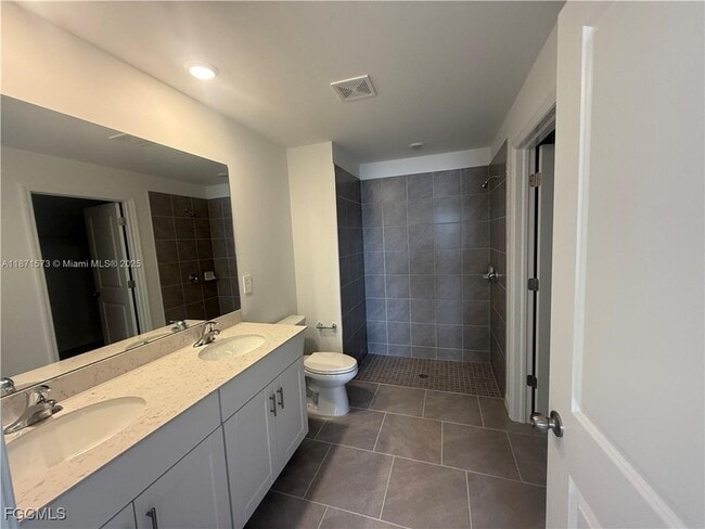17699 Paradiso Wy in North Fort Myers, FL - Building Photo - Building Photo