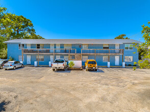 Avenue West Apartments in Bradenton, FL - Building Photo - Building Photo