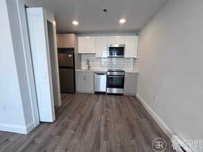 91 Kilmarnock St, Unit A in Boston, MA - Building Photo - Building Photo