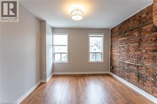 141 Wellington St N in Hamilton, ON - Building Photo