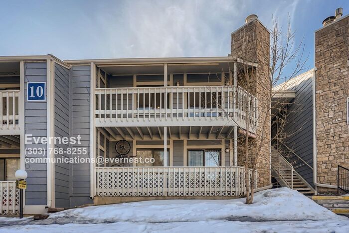 8335 Fairmount Dr in Denver, CO - Building Photo