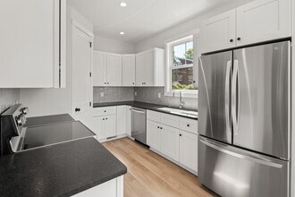 122 Hazel Mill Rd in Asheville, NC - Building Photo - Building Photo