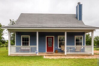 20 Mesquite St in Blanco, TX - Building Photo - Building Photo