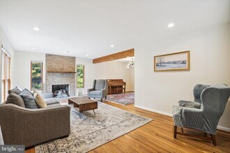 10408 Hunter Ridge Dr in Oakton, VA - Building Photo - Building Photo