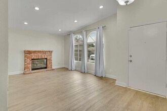 43916 Silver Bow Rd in Lancaster, CA - Foto de edificio - Building Photo