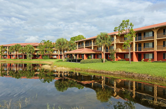 Monroe on Monterey in Palm Bay, FL - Foto de edificio - Building Photo