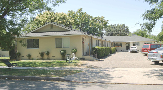 517 16th St in Modesto, CA - Foto de edificio - Building Photo