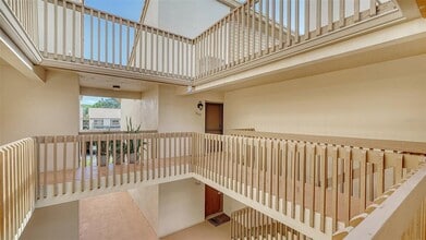 3017 Willow Green Dr in Sarasota, FL - Building Photo - Building Photo