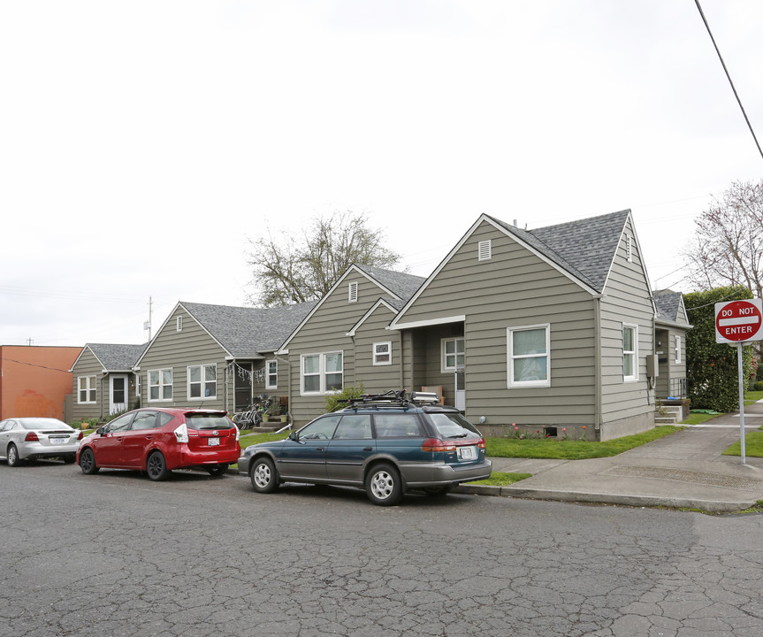 Schuyler Court in Portland, OR - Foto de edificio