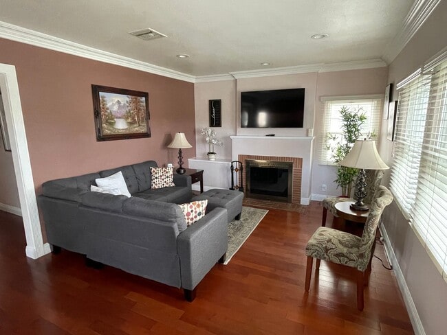 property at 2019 N Maple St