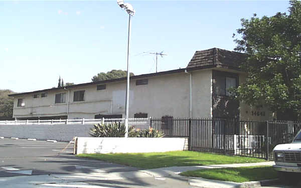 14643 Gilmore St in Van Nuys, CA - Building Photo