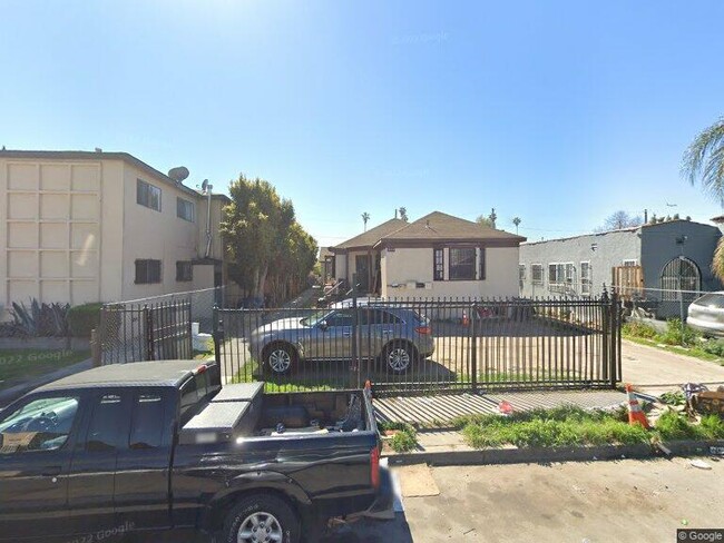 902 W 84th St in Los Angeles, CA - Building Photo - Building Photo