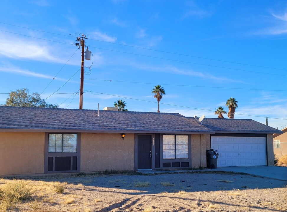 6896 Datura Ave in Twentynine Palms, CA - Building Photo