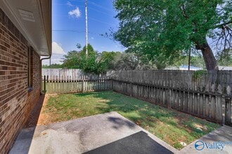 8147 Oldfield Rd SW in Huntsville, AL - Building Photo - Building Photo