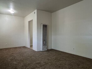 2315 Alhambra Blvd in Sacramento, CA - Building Photo - Building Photo
