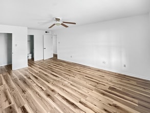 4289 Lac Saint Pierre Dr, Unit 202 in Harvey, LA - Foto de edificio - Building Photo