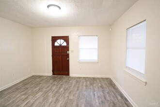 31 Randolph Dr in Pensacola, FL - Foto de edificio - Building Photo