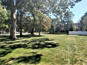 296 Hockhockson, Unit 296B in Tinton Falls, NJ - Foto de edificio - Building Photo