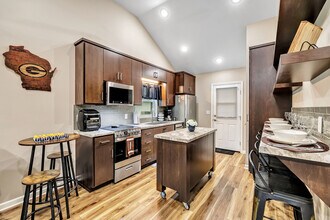 1738 11th Ave in Green Bay, WI - Foto de edificio - Building Photo