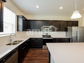 3130 Artemisia Ln in Zephyrhills, FL - Building Photo - Building Photo