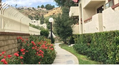 18164 Sundowner Way, Unit 1003 in Santa Clarita, CA - Building Photo - Building Photo