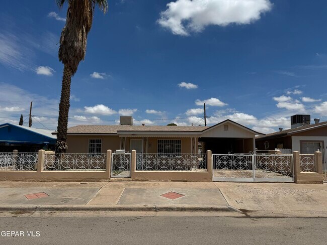 9351 Carranza Dr in El Paso, TX - Building Photo - Building Photo