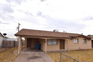 8233 W Indianola Ave in Phoenix, AZ - Building Photo