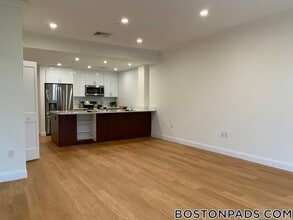 120 Gerry Rd in Brookline, MA - Building Photo - Building Photo