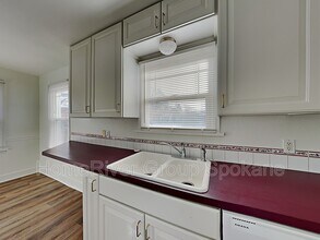 2214 W Buckeye Ave in Spokane, WA - Foto de edificio - Building Photo