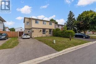 18 Hernon Ct in Brampton, ON - Building Photo