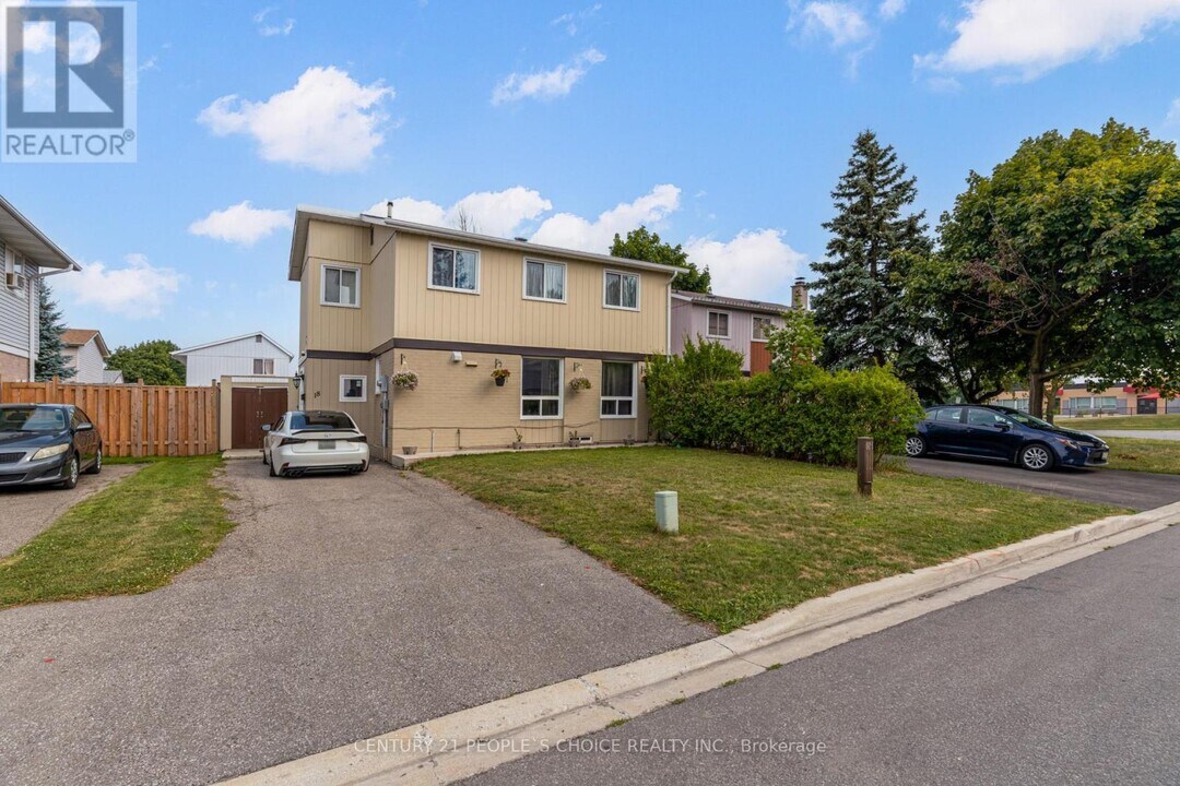 18 Hernon Ct in Brampton, ON - Building Photo