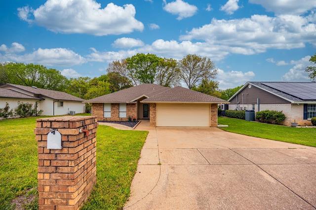 1103 Palm St in Mansfield, TX - Foto de edificio