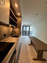 55 Charles St E in Toronto, ON - Building Photo - Building Photo