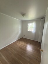 6919 Rolling Rd in West Springfield, VA - Foto de edificio - Building Photo