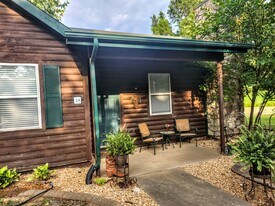 23 Cottage Park E in Camdenton, MO - Building Photo