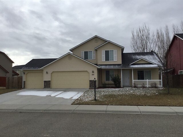 495 E Whitbeck St in Kuna, ID - Building Photo