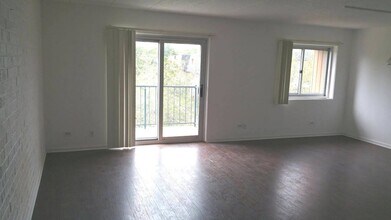 3220 Sanders Rd in Northbrook, IL - Building Photo - Building Photo