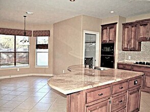 325 Lancaster Ln in League City, TX - Building Photo - Building Photo