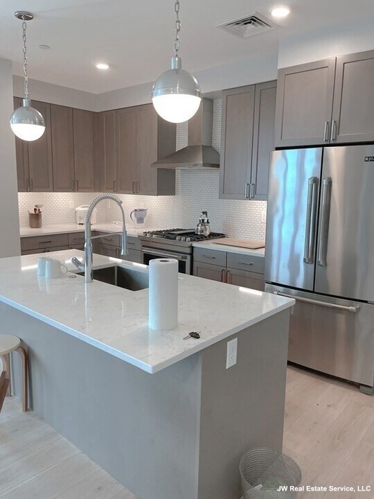 1650 Commonwealth Ave, Unit 403 in Boston, MA - Building Photo