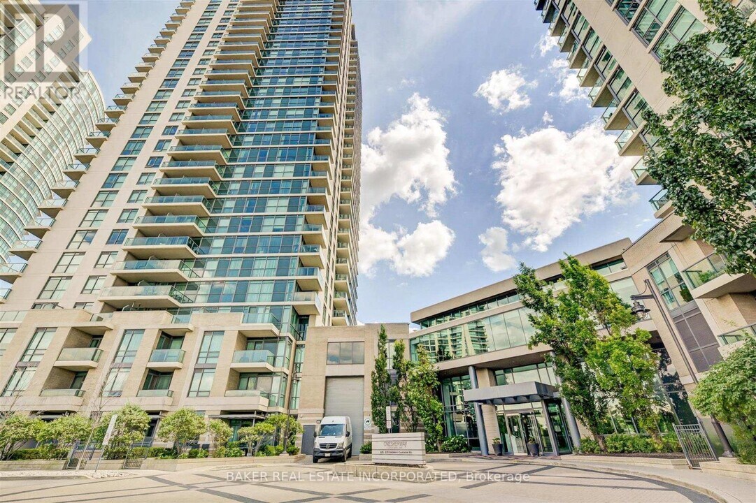 225-225 Sherway Gardens Rd in Toronto, ON - Building Photo