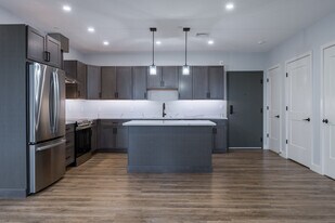 21 Summer St in Natick, MA - Building Photo