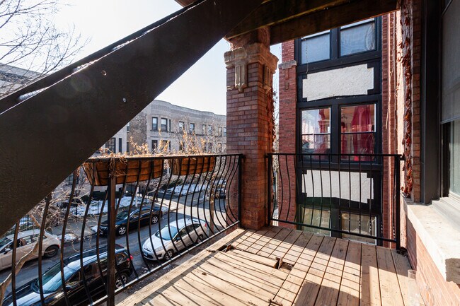 910 W Belle Plaine Ave, Unit 2F in Chicago, IL - Building Photo - Building Photo