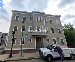 95 W 7th St, Unit 3 in Boston, MA - Building Photo