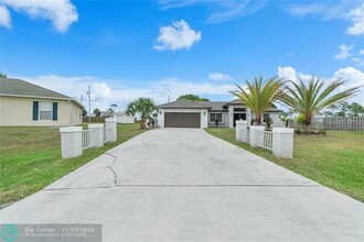 1383 SE Appamattox Terrace in Port St. Lucie, FL - Building Photo - Building Photo